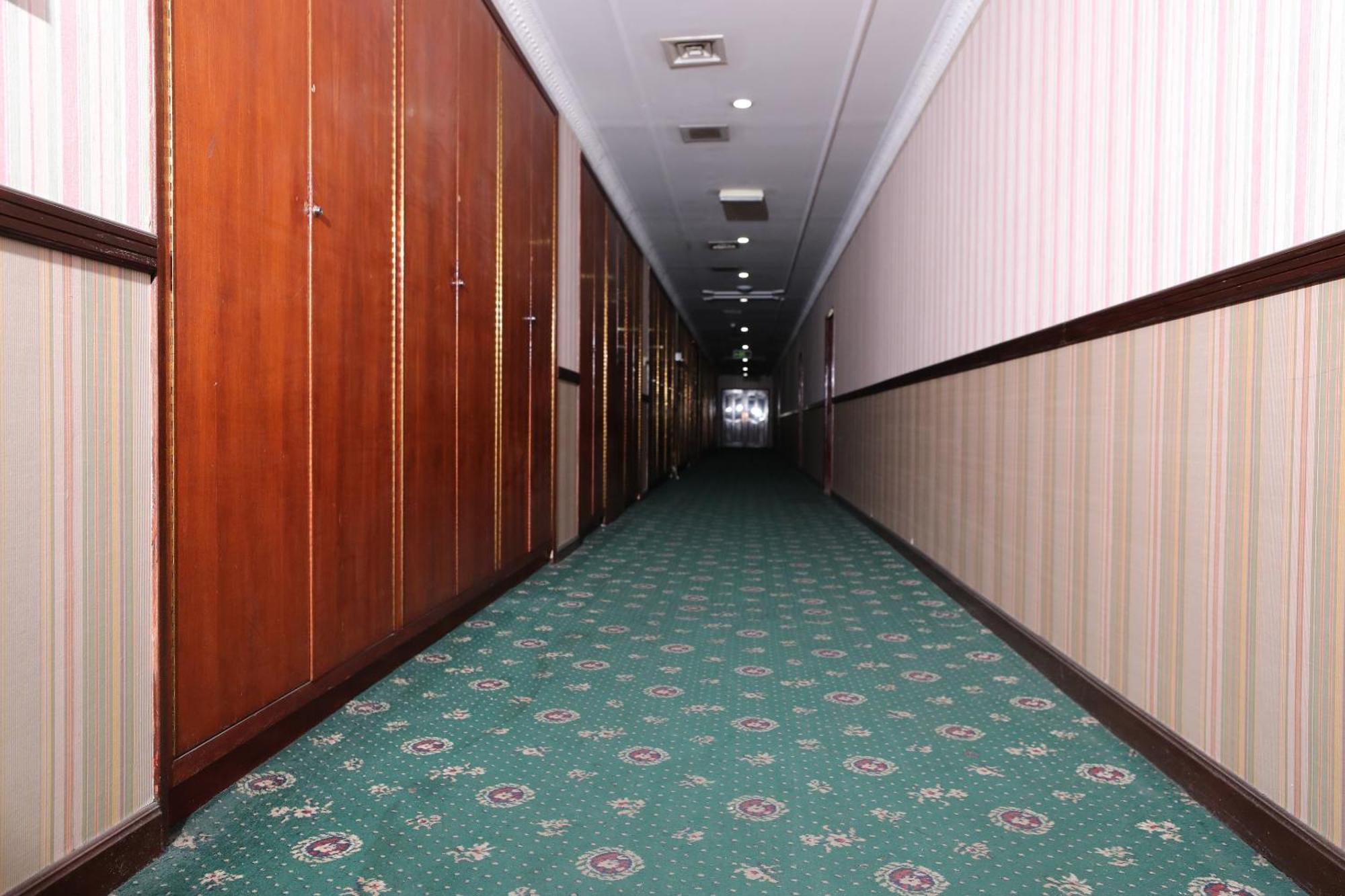 Oyo 112 Semiramis Hotel Манама Екстериор снимка