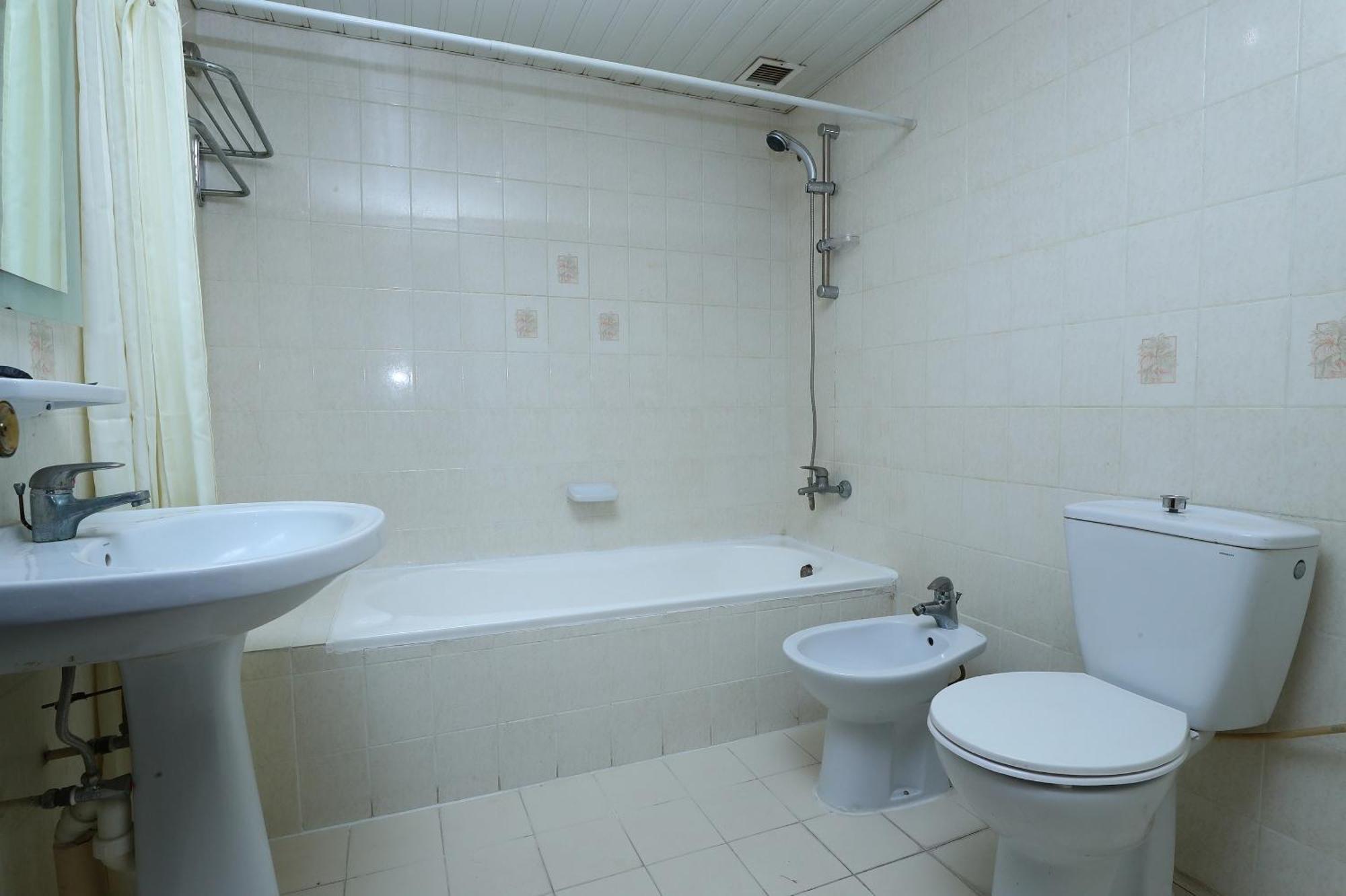Oyo 112 Semiramis Hotel Манама Екстериор снимка